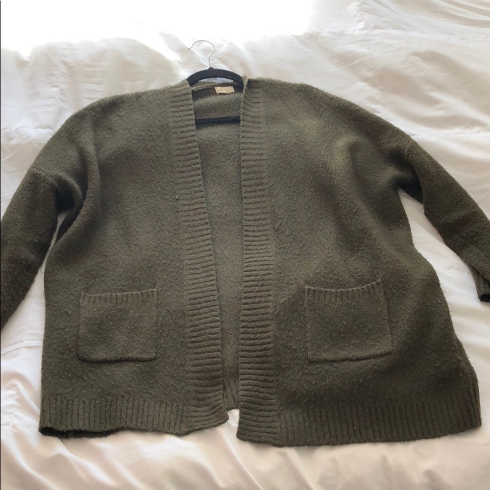 Olive Green oversized cardigan 🍸